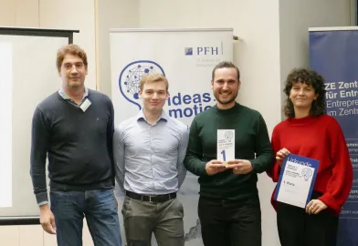 Gewinnerteam der Entrepreneurship School 2024 mit Prof. Dr. Vollmar